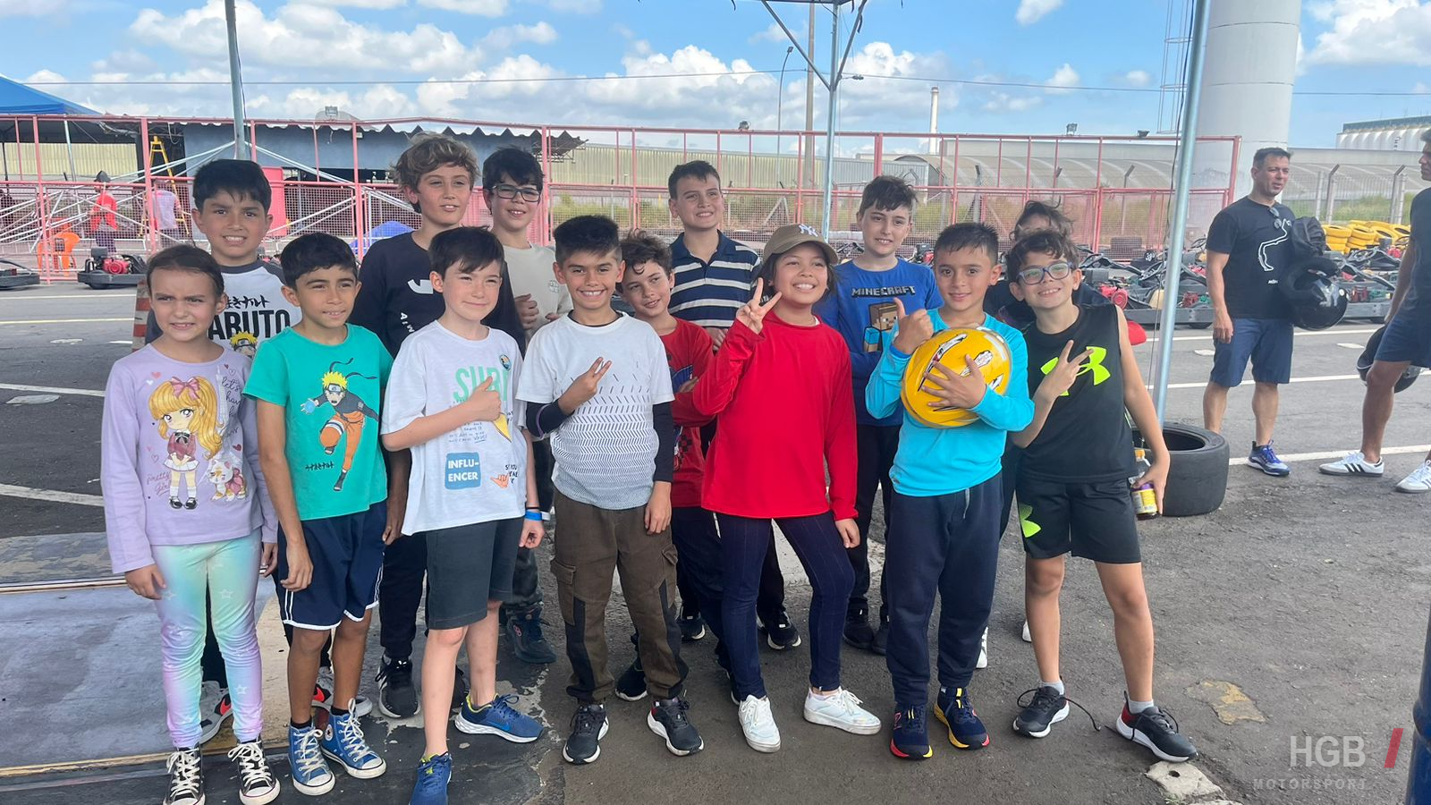 Aniversário de 10 anos no kartódromo, com os amigos — onde tudo começou