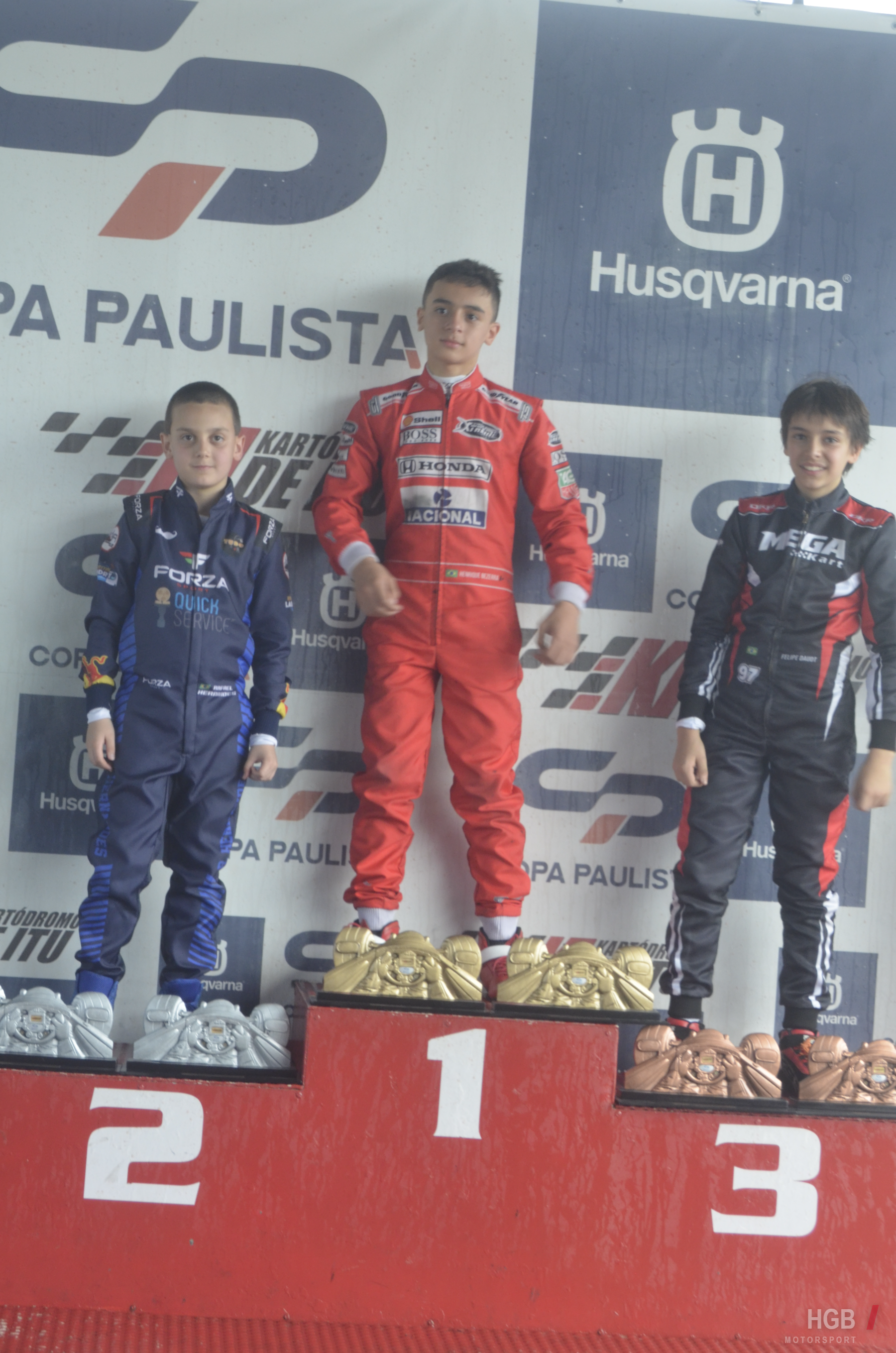 Henrique no alto do pódio da Copa Paulista Husqvarna 2025