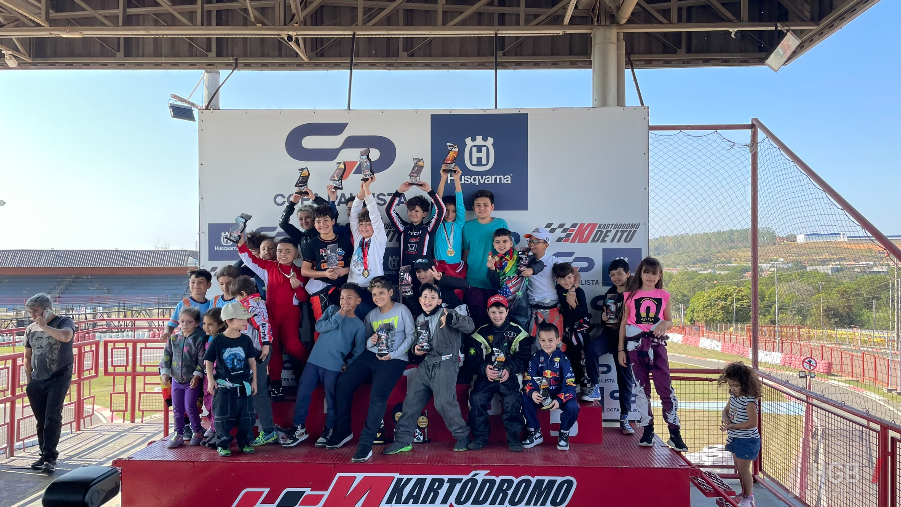 Pódio coletivo da Copa Paulista Husqvarna no Kartódromo de Itu, 2024